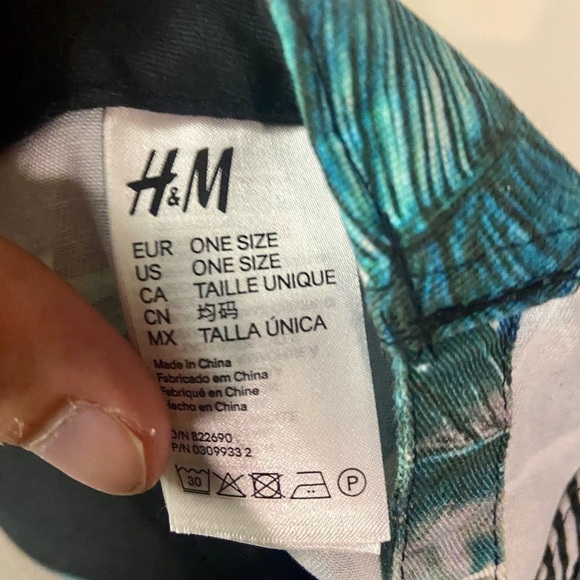 H & M tropical print hat with palm leaves - Picture 6 of 6